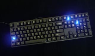 机械键盘怎么切换灯光